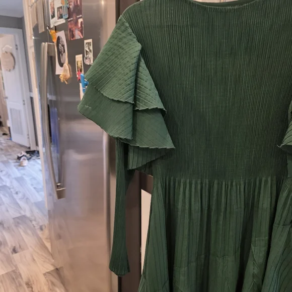 Elegant Green Long Sleeve Dress - Picture 3 of 5